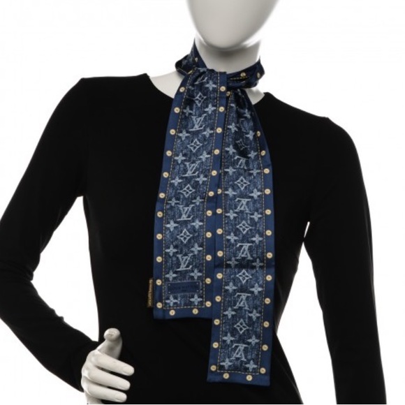 💯% Authentic LOUIS VUITTON
Silk Monogram Denim Bandeau Blue✨ - Picture 4 of 13